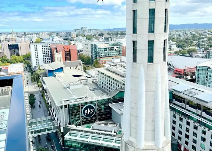 Spacious Skytower View And Seaview 2 Bdr 2 Bth Apartment