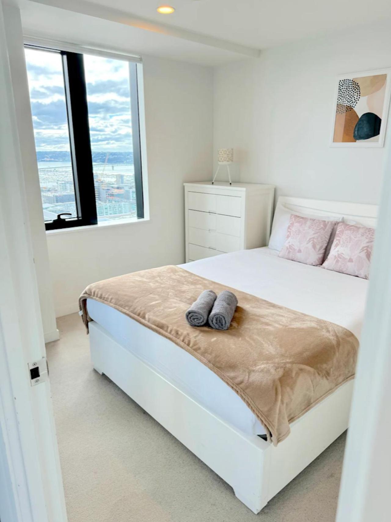 Apartment Spacious Skytower View And Seaview 2 Bdr 2 Bth Auckland