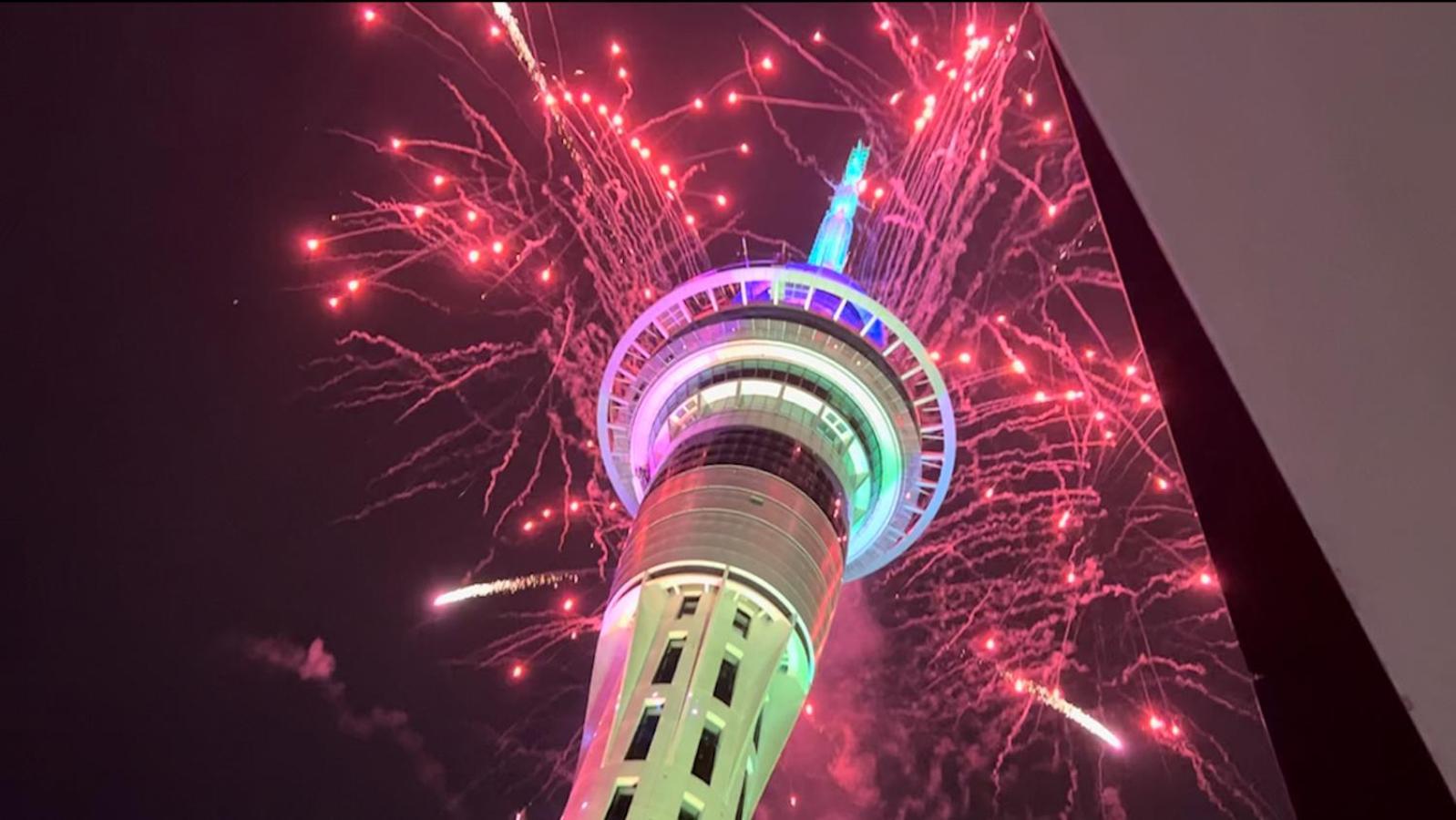 Spacious Skytower View And Seaview 2 Bdr 2 Bth Apartment