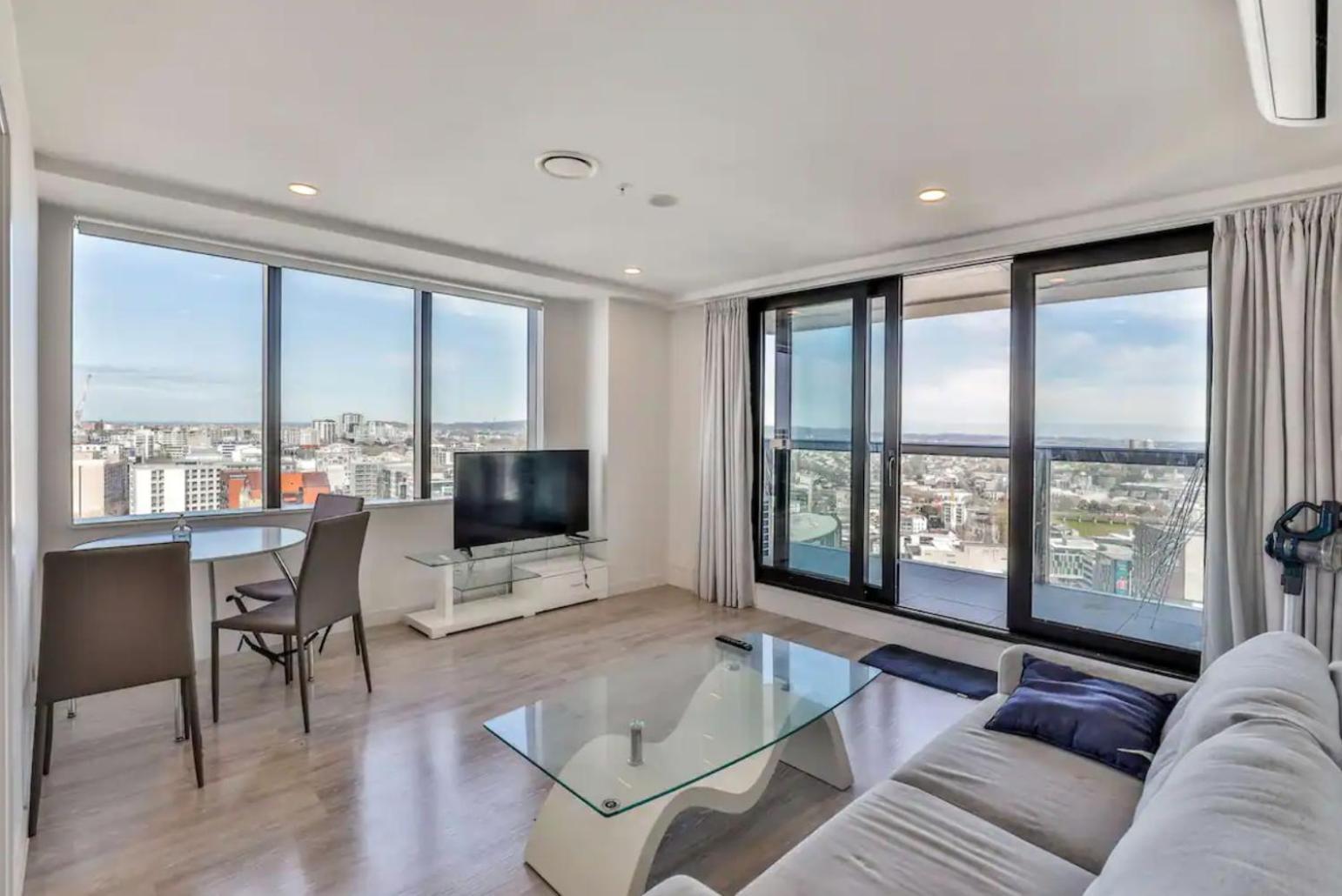 Spacious Skytower View And Seaview 2 Bdr 2 Bth Apartment Auckland
