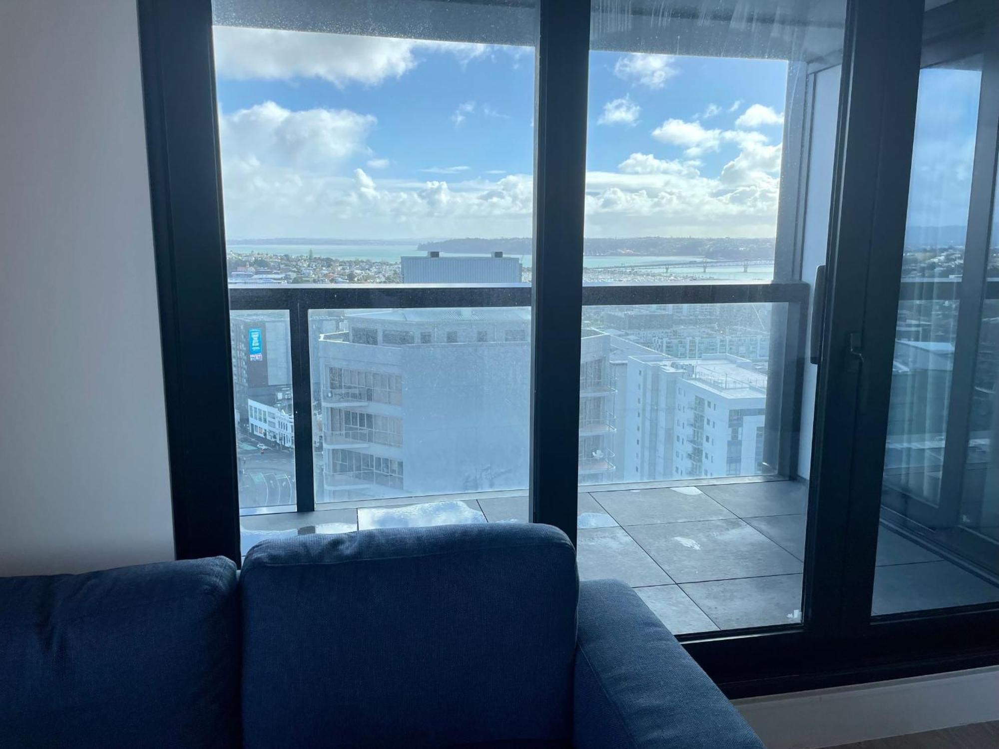 Spacious Skytower View And Seaview 2 Bdr 2 Bth